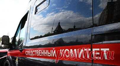 «Сообщников не было»: в карельском городе мэр селил подчинённых в квартиры для покойников. Бывшего мэра карельского городка Лахденпохья будут судить за покупку квартир для покойников. Экс-главу городского поселения Рамиза Казымова уличили в преступной схеме: он нашёл две аварийные квартиры, жильцы которых скончались, и подал заявку на приобретение нового жилья по программе расселения аварийного жилфонда. Затем в новые благоустроенные квартиры заселились чиновники администрации. Ущерб от…