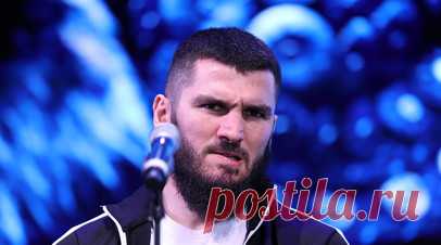 Бетербиев проведёт бой с непобеждённым американцем вместо трилогии с Биволом. Бывший абсолютный чемпион в полутяжёлом весе Артур Бетербиев может провести поединок до конца 2025 года. Читать далее