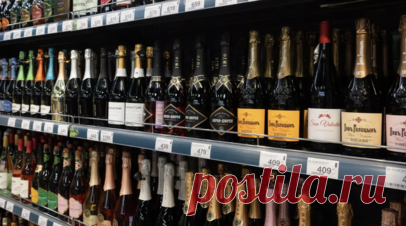 В Подмосковье с 1 сентября запретят продажу алкоголя во дворах жилых домов. В Московской области с 1 сентября запретят продажу алкоголя во дворах жилых домов, соответствующий закон принят Мособлдумой в ходе весенней сессии, заявил спикер регионального парламента Игорь Брынцалов. Читать далее