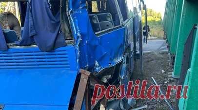 МВД: в автобусе, столкнувшемся с поездом в Ленобласти, находились 37 пассажиров. В туристическом автобусе, который столкнулся с грузовым поездом в Ленинградской области, находились 37 пассажиров. Читать далее