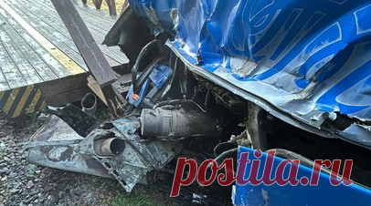 Второе дело возбуждено после столкновения автобуса и поезда в Ленобласти. Уголовное дело о нарушении правил безопасности движения и эксплуатации транспорта возбуждено после столкновения туристического автобуса и грузового поезда на переезде в Ленинградской области, сообщает пресс-служба Западного межрегионального следственного управления на транспорте СК России. Читать далее
