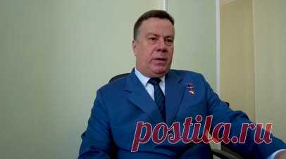 «Бывших боевых друзей не бывает»: председатель Народного совета ДНР Кузьмин о братстве на поле боя и руководящей работе. RT встретился с главой парламента Донецкой Народной Республики Константином Кузьминым и узнал, какие задачи стоят перед депутатами региона, часто ли ему снится война и за что он получил Звезду Героя ДНР. Читать далее