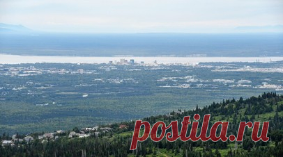 Приехавших на Аляску российских журналистов разместили на стадионе в Анкоридже. Корреспондент RT Егор Пискунов заявил, что приехавших на Аляску российских журналистов разместили на местном стадионе в Анкоридже. Читать далее