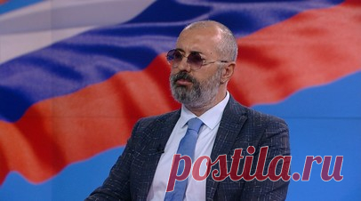 Нет принципиальных противоречий: секретарь Союза журналистов России — об итогах встречи на Аляске. Главное препятствие на пути к контактам и сотрудничеству России и США — нынешнее украинское руководство, заявил в эфире RT секретарь Союза журналистов России Тимур Шафир. По его мнению, Трамп хочет решить проблему, что надо расценивать как положительный шаг. У Трампа нет противоречий с президентом России, а у Соединённых Штатов Америки нет принципиальных противоречий в международных отношениях…