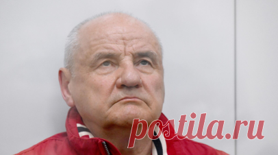 Экс-замглавы Минобороны Павлу Попову предъявлено окончательное обвинение. Бывшему замминистра обороны России Павлу Попову предъявлено окончательное обвинение в получении взятки, крупном мошенничестве, превышении должностных полномочий, незаконном обороте оружия и служебном подлоге, сообщил его адвокат Денис Сагач. Читать далее