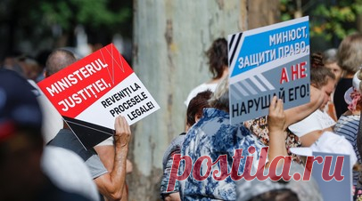 В Кишинёве протестующие разбили палаточный городок, полиция начала разгон. Участники акции протеста в Кишинёве разбили палаточный городок, полиция Молдавии приступила к разгону собравшихся. Читать далее