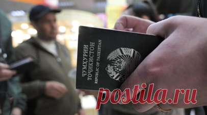 В ГД предложили запретить трудовым мигрантам привозить семьи в Россию. Лидер партии «Справедливая Россия — За правду» Сергей Миронов считает, что иностранцы должны приезжать в Россию на заработки без семей. Читать далее