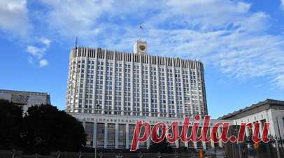 До 27 093 рублей: в правительстве пообещали повысить МРОТ более чем на 20% в 2026 году. С 1 января 2026 года минимальный размер оплаты труда в России увеличится более чем на 20% и составит почти 27,1 тыс. рублей, заявили в правительстве. Кроме того, кабмин обсудил проект федерального бюджета на следующую трёхлетку. Предполагается, что на протяжении всего прогнозного периода расходы государственной казны будут незначительно превышать объём доходов. Впрочем, ожидаемый дефицит будет оставаться…