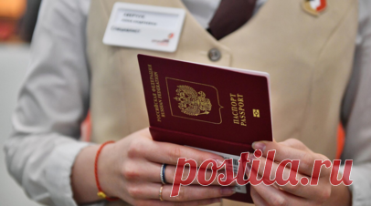 Россиянам объяснили, когда загранпаспорт считается недействительным. Заслуженный юрист России Иван Соловьёв в беседе с RT отметил, что загранпаспорт должен быть оформлен по всем правилам, которые не допускают неровных строк. Читать далее