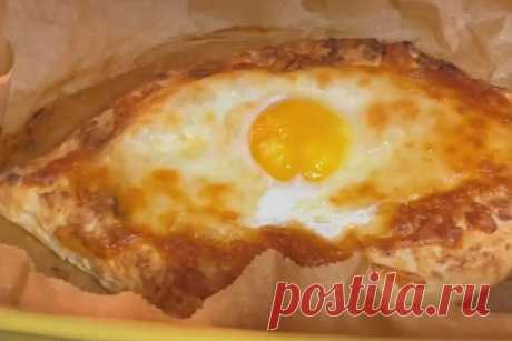 ПП хачапури с творогом, сыром сулугуни и рисовой мукой простой рецепт пошаговый Как сделать ПП хачапури с творогом, сыром сулугуни и рисовой мукой рецепт простой! Такое Хачапури точно не навредит вашей фигуре! - творог 180 гр 5% - рисовая мука 3 ст.л - соль по вкусу - яйцо - сыр сулугуни CY_yfb4Kg6P Перемешиваем все ингредиенты отделяя желток от яйца, формируем лодочку и