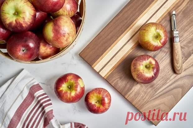 (38) 6 овощей и фруктов, которые теряют пользу вместе с кожурой - ПолонСил.ру - социальная сеть здоровья - 15 апреля - 43572943518 - Медиаплатформа МирТесен Эти плоды лучше употреблять в пищу вместе с кожицей, советуют диетологи Фото Bruce Morin / Alamy С кожурой фруктов и овощей есть одна небольшая загвоздка. С одной стороны, Роспотребнадзор то и дело рекомендует счищать с них кожуру (с покупных точно), чтобы избавиться от пестицидов. С другой - 15 апреля - 43572943518 - Медиаплатформа МирТесен