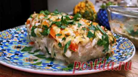 (48) Горячее блюдо, которое покоряет простотой и вкусом. Куриная грудка под салатом, намного вкуснее чем мясо по-французски - Будет вкусно - 15 марта - 43225047916 - Медиаплатформа МирТесен Это горячее блюдо реально покоряет простотой приготовления и потрясающим вкусом. Готовится оно по принципу мяса по-французски, но вместо него идет куриная грудка, а сверху все покрывается майонезным салатом. Это очень интересно и оригинально, а вкус просто великолепный. Куриное филе, ко...