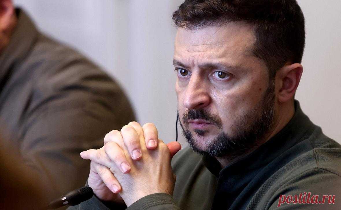 Bloomberg узнал о несогласии Зеленского с «необратимостью» пути в НАТО. В коммюнике по итогам саммита НАТО предложит Украине «необратимый» путь к членству. Такую формулировку согласовали глава офиса Ермак и советник по нацбезопасности Салливан. Однако команда Зеленского недовольна ею