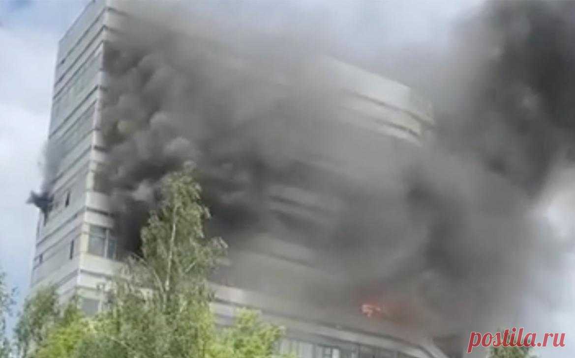 В НИИ «Платан» во Фрязино произошел пожар. Пожар возник на пятом этаже восьмиэтажного здания. МЧС присвоило возгоранию третий ранг. При НИИ работает завод, институт занимается производством электронных деталей