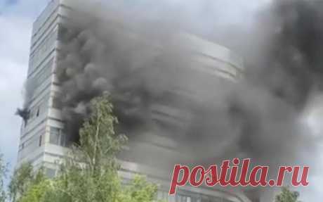 В НИИ «Платан» во Фрязино произошел пожар. Пожар возник на пятом этаже восьмиэтажного здания. МЧС присвоило возгоранию третий ранг. При НИИ работает завод, институт занимается производством электронных деталей