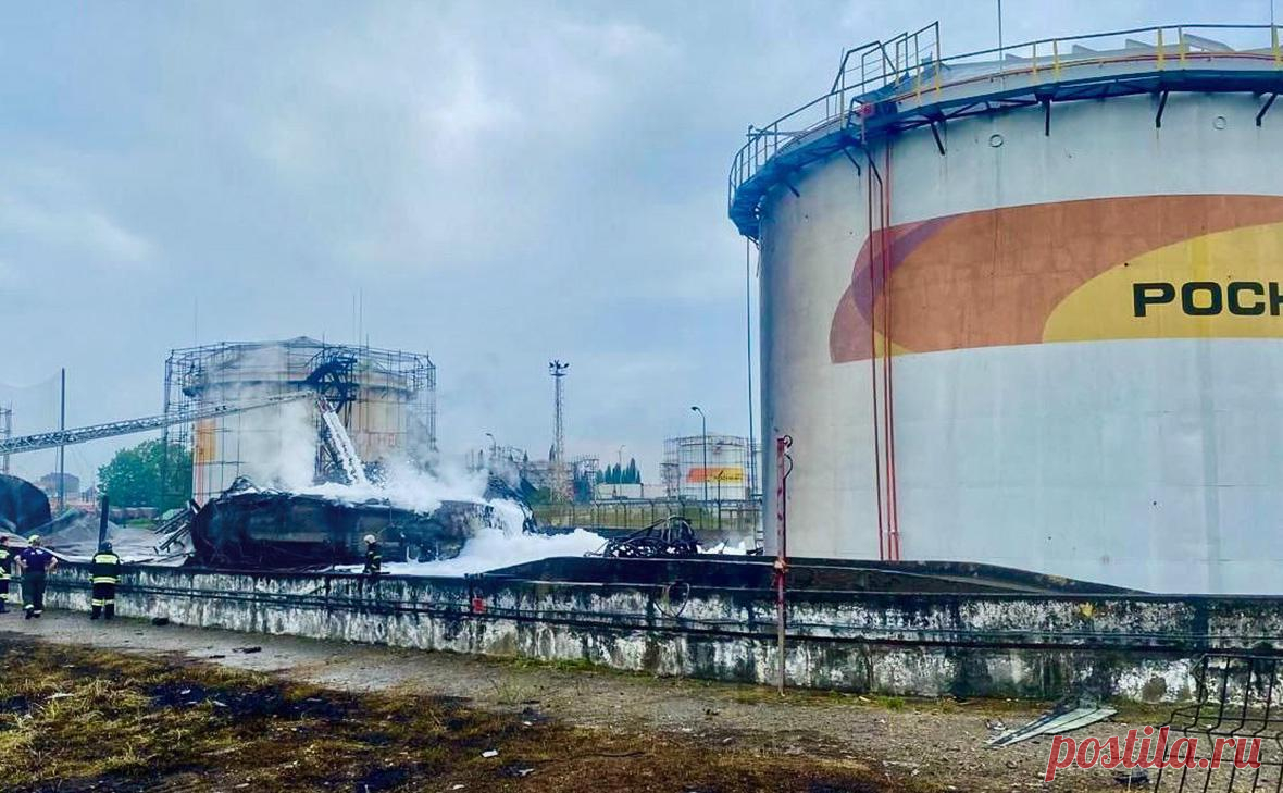 Пожар на нефтебазе в Сочи потушили с помощью «пенной атаки». Пожар на нефтебазе в Адлерском районе Сочи, где горела цистерна с топливом, потушили, сообщил мэр Андрей Прошунин.