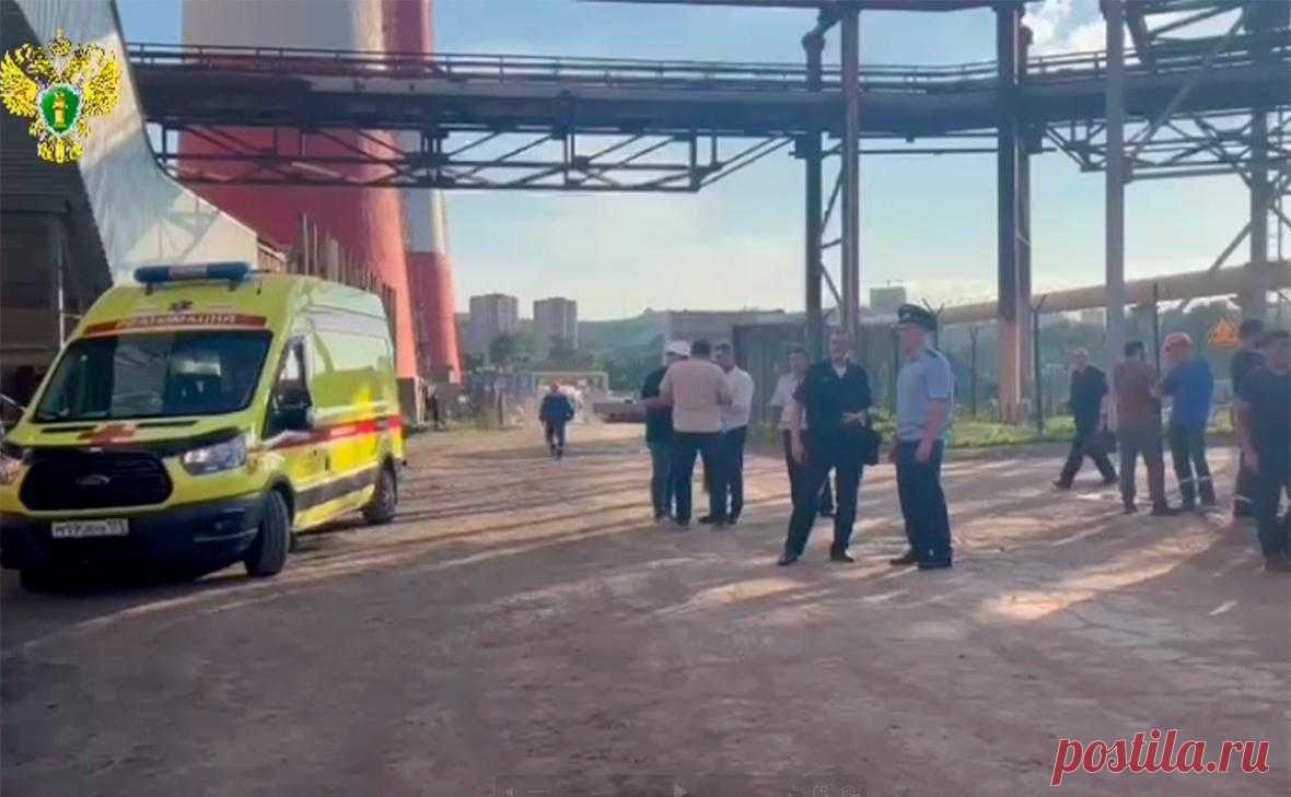 В минздраве рассказали о состоянии пострадавших на ТЭЦ-2 во Владивостоке. Двое рабочих, сорвавшихся с высоты на территории ТЭЦ-2 во Владивостоке, находятся в реанимации Владивостокской клинической больницы № 2, сообщили в минздраве Приморского края.