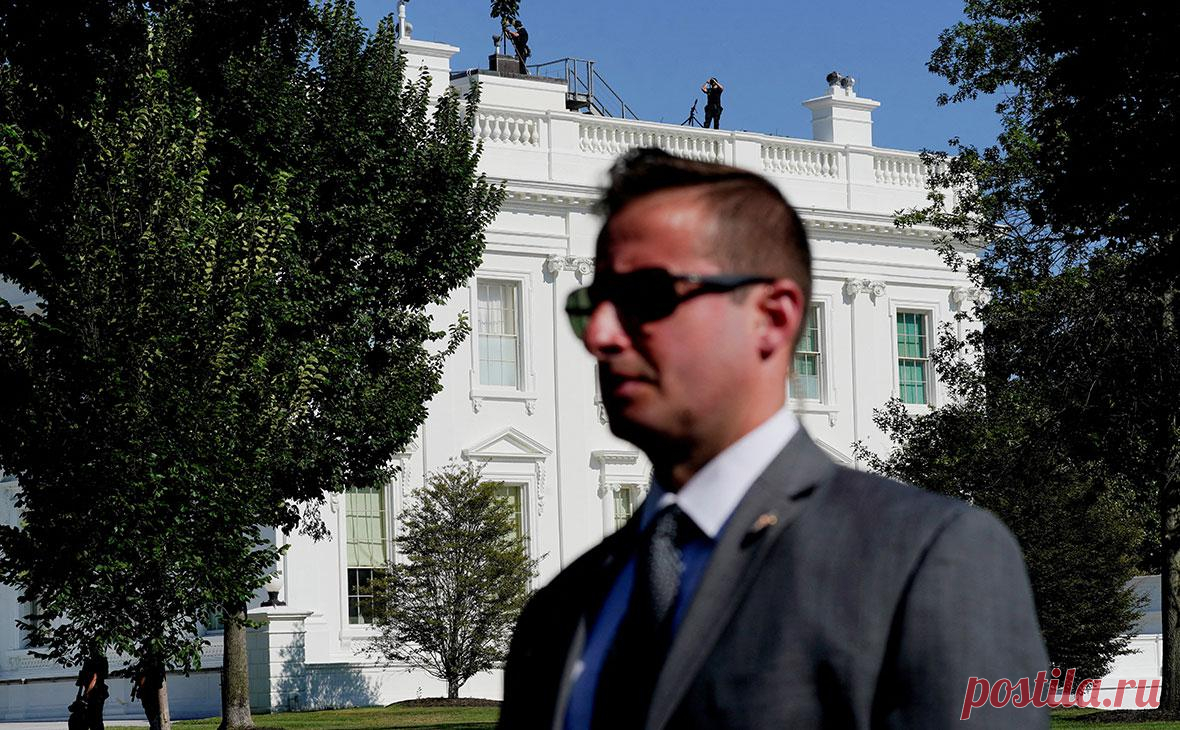 В Белом доме проведут учения со стрельбой, пока Трамп уехал на Аляску. Секретная служба США объявила о проведении 15 августа с 20:00 до 1:00 плановых учений по отражению угроз в Белом доме, сообщает газета The Hill.