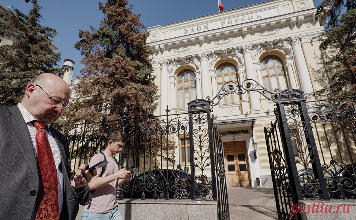 Bloomberg: три российских банка обсудили обращение к ЦБ за помощью. Российские банки начали обсуждать возможность рекапитализации, поскольку оценка качества их кредитного портфеля значительно хуже, чем показывают официальные данные, сообщает Bloomberg со ссылкой на российских чиновников, а также документы, с которыми смогло ознакомиться агентство.