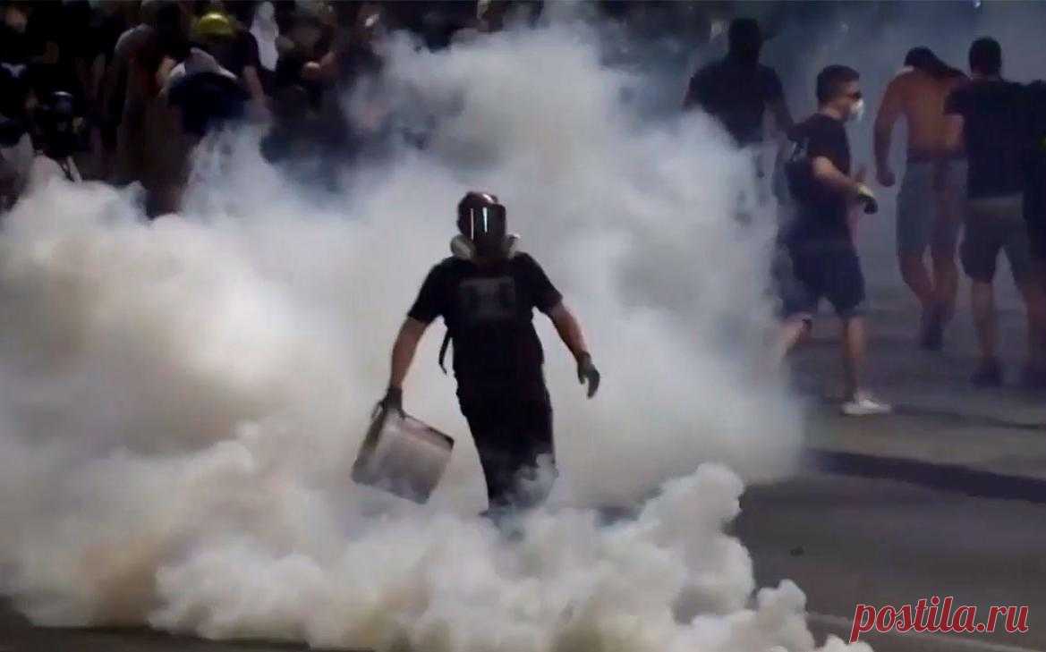 В Сербии прошли столкновения протестующих и полиции. Во время акции протеста были задержаны 38 человек. Демонстрации продолжаются в Сербии с ноября 2024 года. Тогда произошло обрушение на вокзале, в результате которого погибли 16 человек