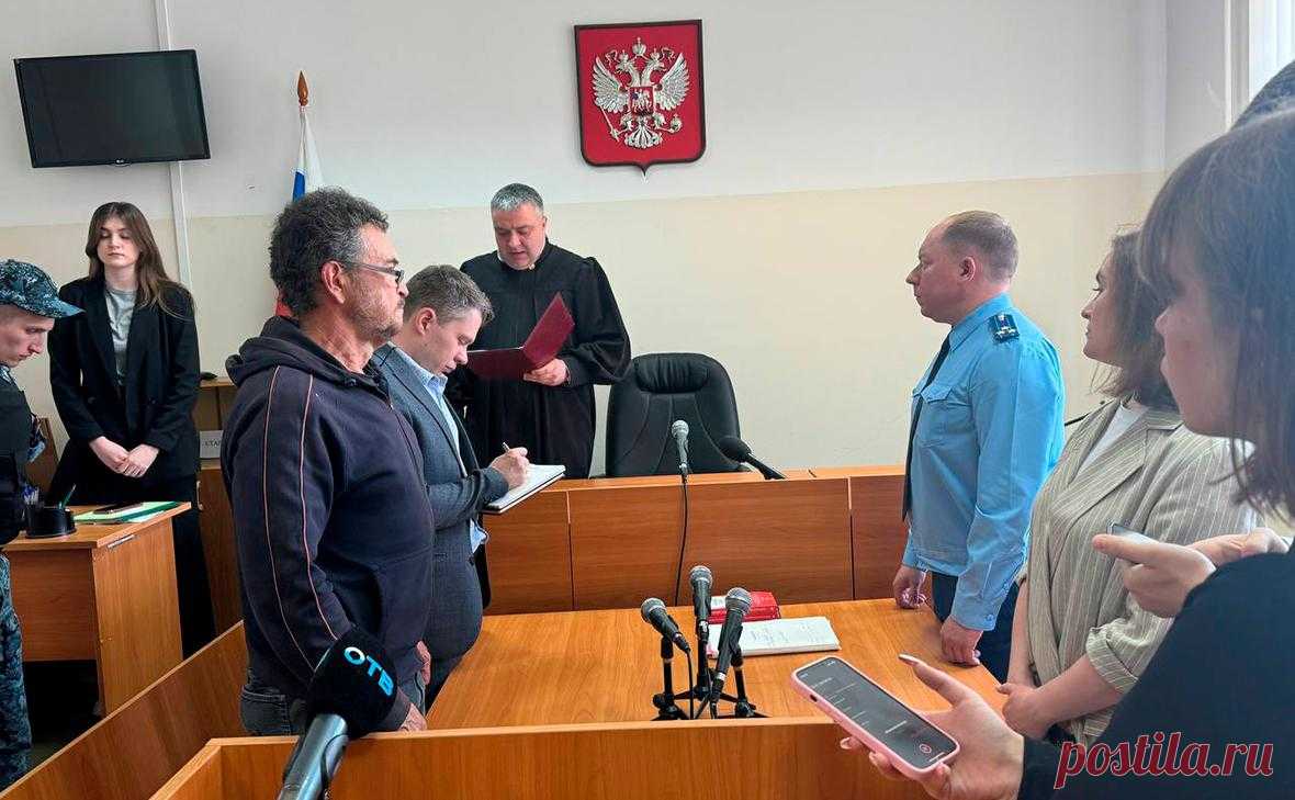 Мужчину, обругавшего мальчика за шапку с буквой Z, признали террористом. Екатеринбуржца Александра Неустроева, обругавшего в 2023 году ребенка в шапке с символом Z, внесли в перечень террористов и экстремистов.