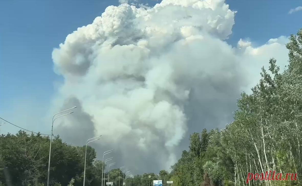 В Станично-Луганском районе ЛНР ввели режим ЧС из-за пожара. На территории Станично-Луганского района в ЛНР, где крупный лесной пожар перекинулся на дачные дома, введен режим ЧС, сообщил глава округа Альберт Зинченко.