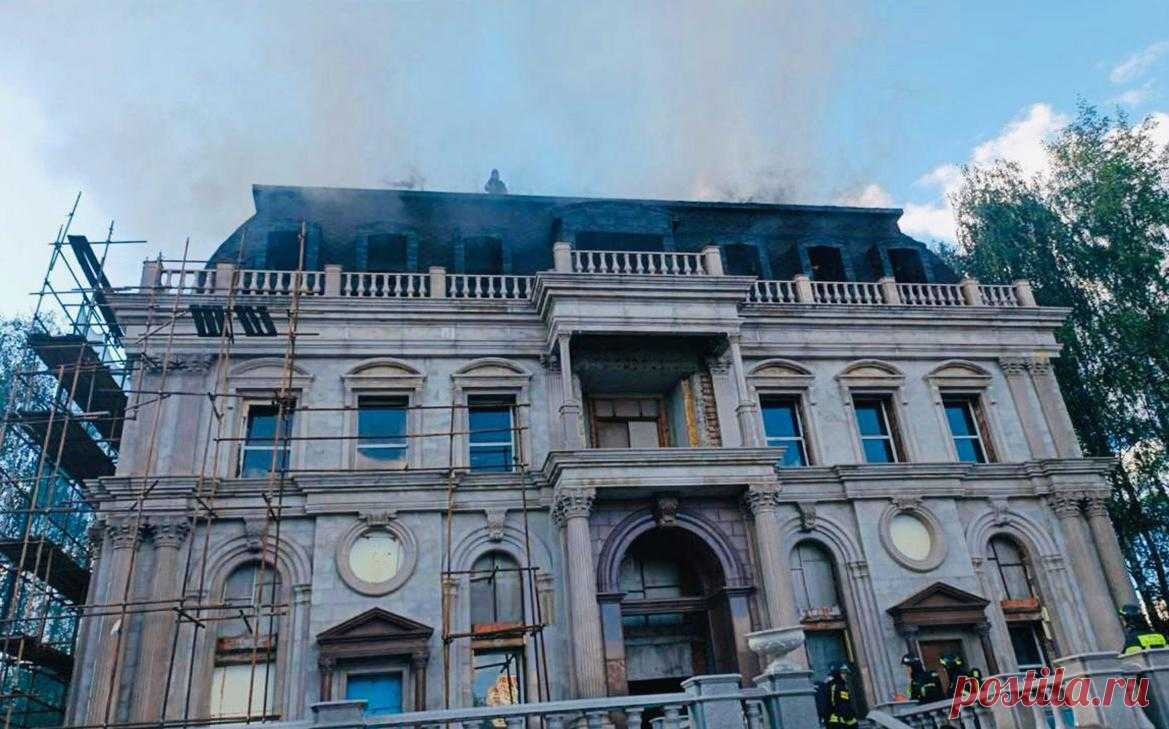 В Красногорске рядом с домом Киркорова произошел пожар. В поселке Береста в Красногорске произошел крупный пожар в частном строящемся доме, сообщили в МЧС по Московской области.