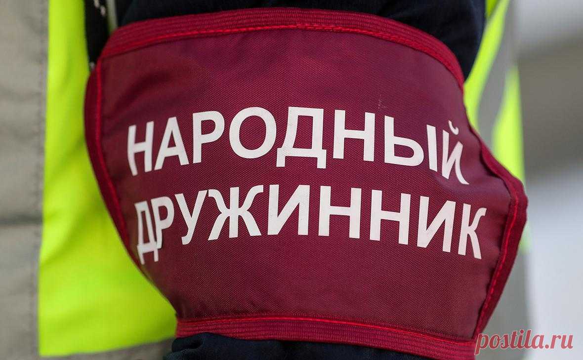 В Курской области народные дружины перевели на круглосуточное дежурство. В круглосуточном режиме дружинники в Курской области будут работать до особого распоряжения. Они патрулируют приграничные районы и охраняют объекты критической инфраструктуры