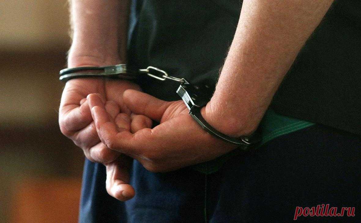 В Крыму экс-полицейского заподозрили в сливе СБУ личных данных граждан. Оперативники задержали в Крыму бывшего полицейского, который, по версии следствия, передавал Службе безопасности Украины (СБУ) информацию о гражданах из закрытых баз данных, сообщило «РИА Новости» со ссылкой на источник в силовых структурах республики.