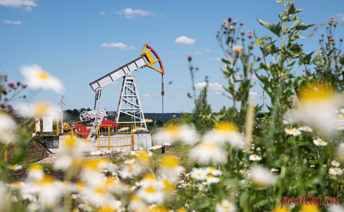 ОПЕК+ договорилась об увеличении добычи нефти на фоне давления Трампа. Страны ОПЕК+ на год раньше завершат выход из добровольных ограничений на 2,2 млн баррелей в сутки. Россия без учета плана по компенсациям сможет нарастить добычу нефти до 9,449 млн баррелей