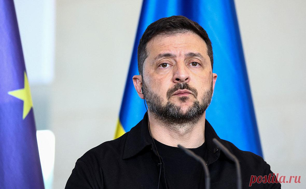 FT узнала, о чем говорили Зеленский и Трамп перед саммитом на Аляске. Позицию Киева Зеленский озвучил, когда созванивался с Трампом и европейскими лидерами перед саммитом на Аляске. Президент Украины призвал обеспечить возможность трехсторонних переговоров, а также обсудить прекращение огня