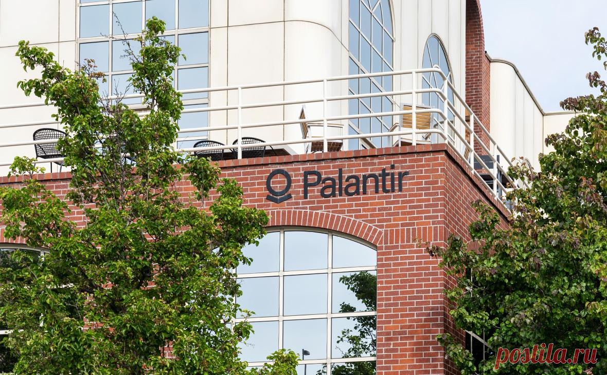 WSJ рассказала о мафии Palantir со сплавами по Русской реке. Сотни стартапов в Кремниевой долине основаны «выпускниками» Palantir, которая работает с военными и спецслужбами США. Экс-сотрудники запускают свои проекты и поддерживают связи друг с другом, организуя совместные мероприятия