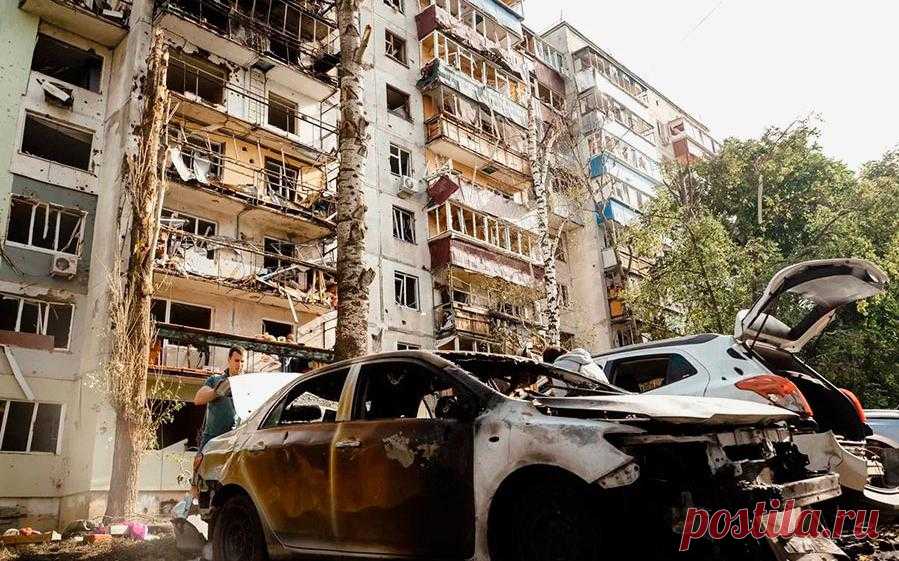 Хинштейн показал поврежденные многоэтажки после ударов по Курску. Число пострадавших во время ночной атаки ВСУ на Курск увеличилось до 12, сообщил губернатор региона Хинштейн. Повреждено 11 домов