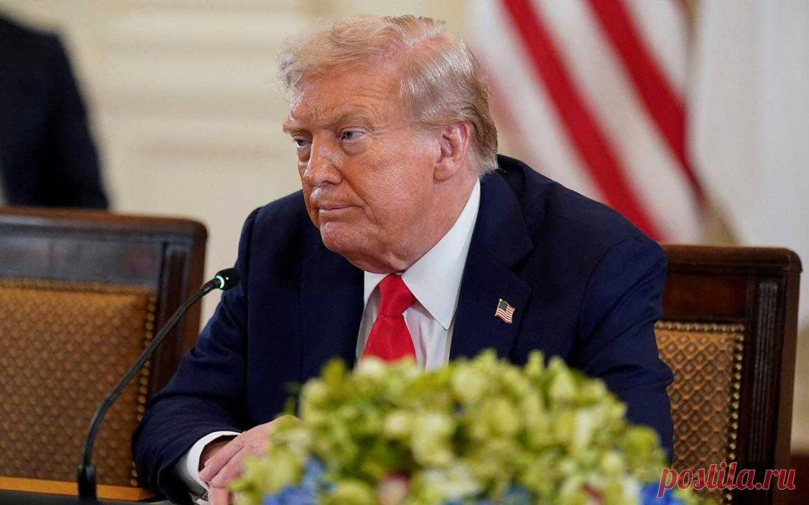 FT узнала, почему Трамп не обсуждал территории на встрече в Белом доме. На встрече президента США Дональда Трампа с украинским коллегой Владимиром Зеленским, генсеком НАТО Марком Рютте и лидерами ЕС в Вашингтоне не поднимался вопрос уступки Киевом части территорий в обмен на замораживание конфликта по линии боевого соприкосновения, пишет The Financial Times со ссылкой на чиновника из делегации европейцев.