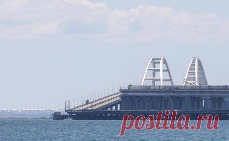 Минобороны ввело запрет на маломерные суда в Керченском проливе. Запрет касается прогулочных и парусных судов, надувных плавсредств, гидроциклов, виндсерфов, сабдосок. Им запрещен проход между мысами Хрони и Ахиллеон и севернее линии между мысами Такиль и Панагия и береговой чертой