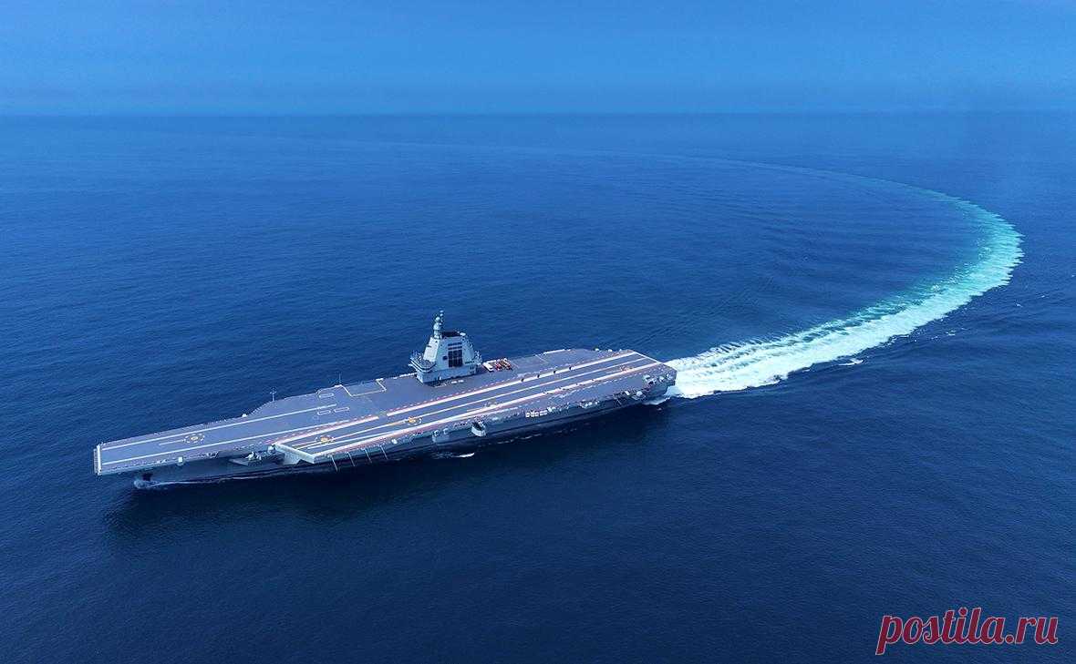 Китай назвал авианосец «Фуцзянь» крупнейшим в мире военным кораблем. Китай претендует на обладание крупнейшим в мире неатомным авианосцем, сообщает газета South China Morning Post со ссылкой на первый обзор государственной телекомпании CCTV корабля «Фуцзянь».