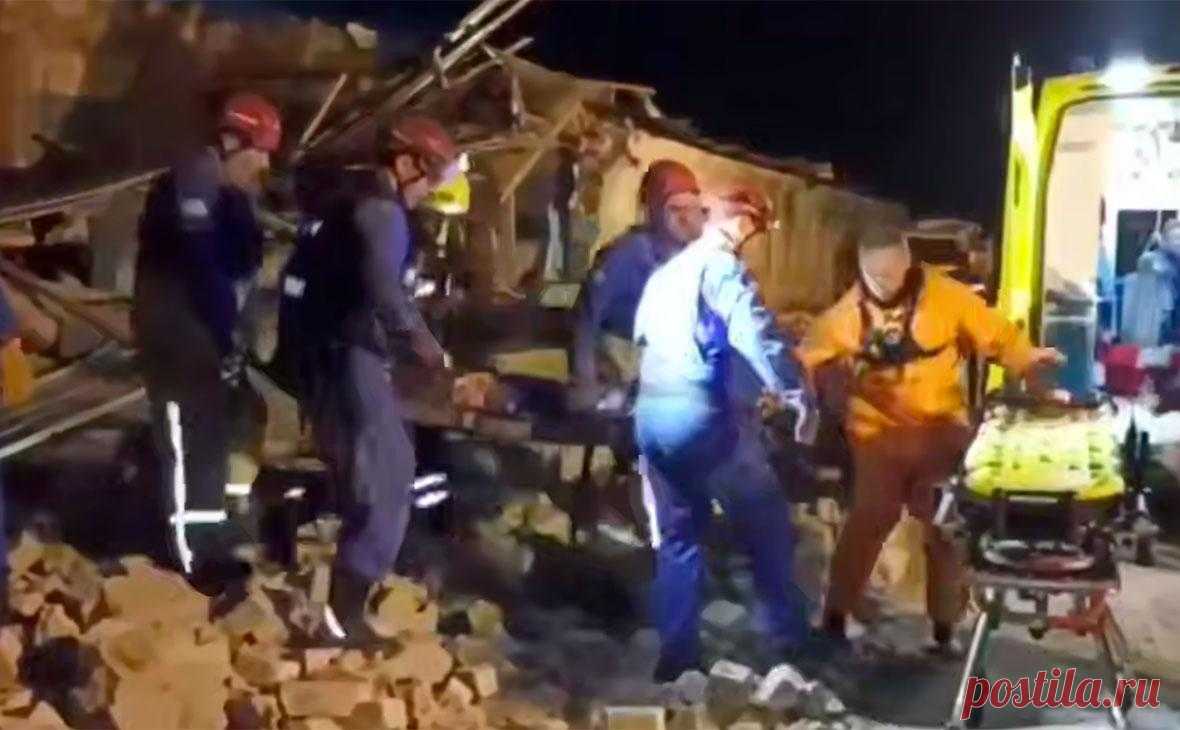 Из-под завалов в Рязанской области спасли третьего человека. Из-под завалов обрушившегося в результате взрыва в пороховом цеху завода «Эластик» Рязанской области достали еще одного человека.