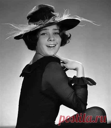 Лариса Голубкина, 9 марта, 1940