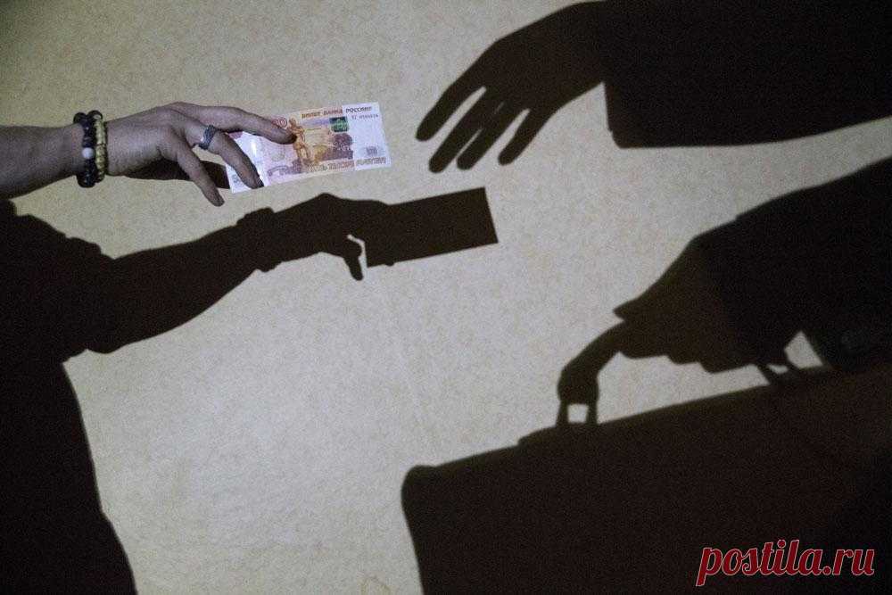 Пристав с экс-коллегой юристом попытались оградить должника от расплаты, но пришлось отвечать по закону Судебный пристав Максим и его экс-коллега Антон хотели незаконно оказать помощь должнику не бесплатно, естественно. Исполнительные ...