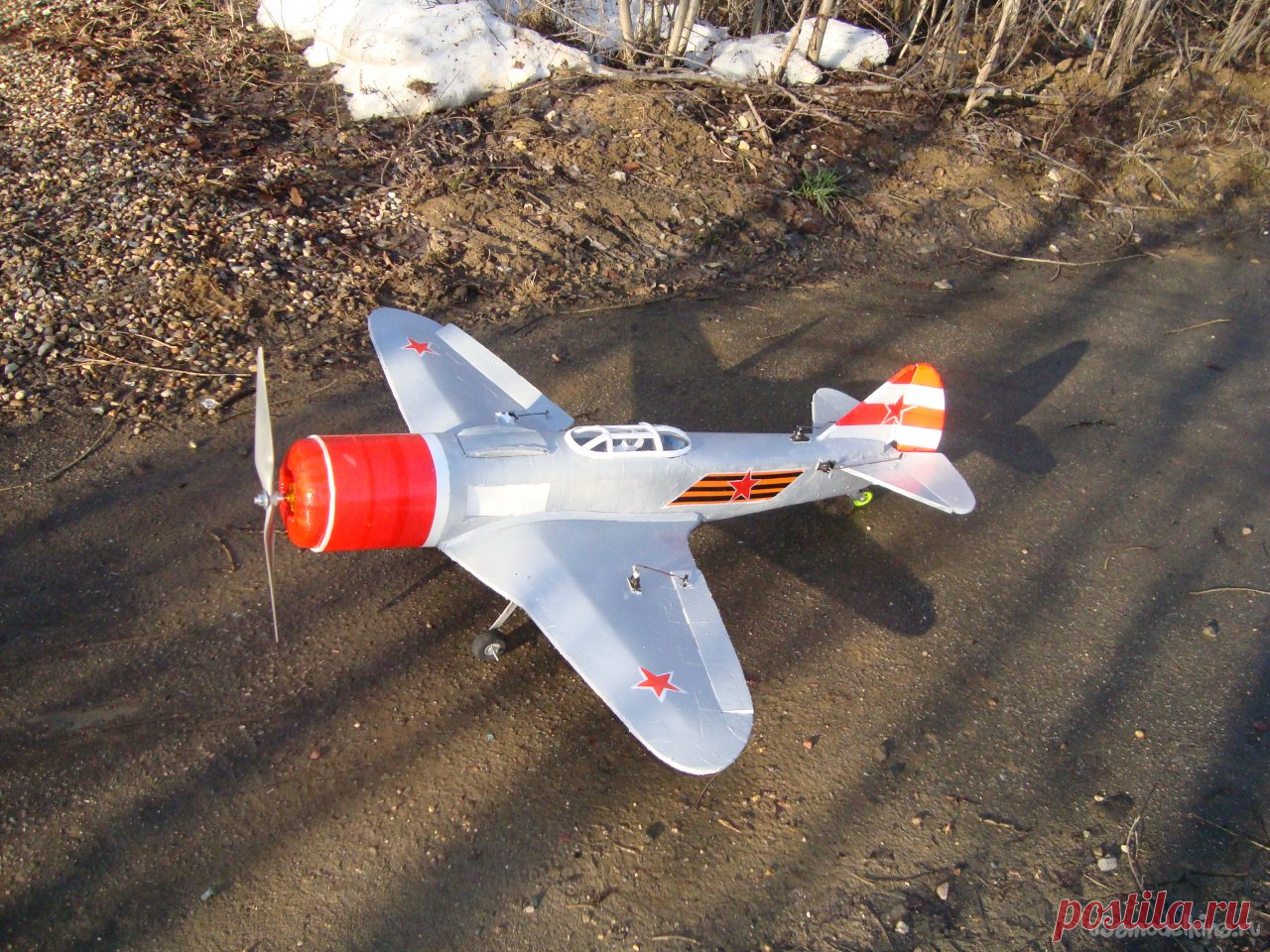 Экспериментальная авиамодель «Ястреб» по мотивам истребителя Ла- 7 Здравствуйте, уважаемые авиамоделисты. Вот и наступил один из моих любимых праздников . 23 февраля – День Советской Армии и Военно - Морского Флота! Я, как обычно, в этот день, начал создание новой авиамодели по программе «Память» . Никак не мог себе представить, что самолёт, модель которого я