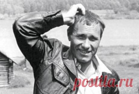 ВАСИЛИЙ в детстве очень любит возиться со зверюшками