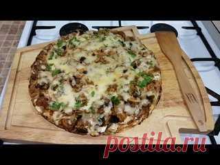 Кабачковая Пицца на сковороде. С грибами и курицей. КАБАЧКОВЫЙ ПИРОГ:кабачки 500-600 грамм и 300-400 грамм в отжатом видесоль по вкусуяйца 4 штуки масло растительное 1 чайная ложка 5 граммсметана 15%жирности 100 граммчеснок 10 граммшампиньоны 200 граммлук репчатый 100 граммкурица отварная без кожи 100 граммсыр 70 грамммасло сливочное...