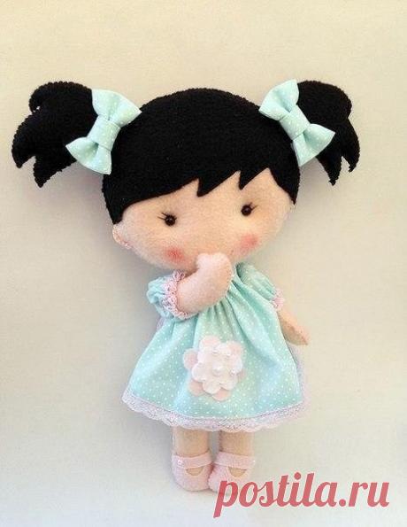 Куколки из фетра Куколки из фетраЧтобы ручки и ножки гнулись, вставьте внутрь толстую проволоку.