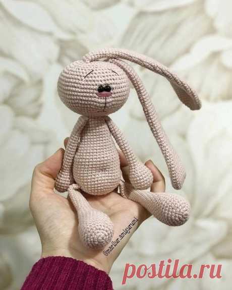 ​Зайчишка крючком Зайчишка крючкомАвтор: @marilur_amigurumi.