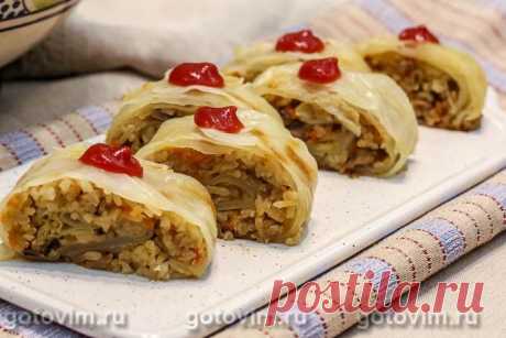 Капустный рулет с грибами и рисом. Рецепт с фото Постный вариант капустного рулета. На этот раз для начинки смешиваем обжаренные с луком грибы и вареный рис. Рулет получается настолько вкусным, что вполне подойдет и для обычного меню - как основное блюдо или гарнир к мясу.


