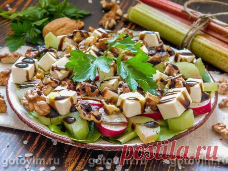 Салат из ревеня с редиской. Рецепт с фото Ревень - полезное растение, богатое витаминами и минералами. В пищу употребляются мясистые черешки. Чаще всего из них варят компот или кисель, некоторые предпочитают варенье. Конечно, много содержащихся в ревене витаминов разрушаются при термической обработке, поэтому лучше все же есть черешки в свежем виде. Например, салат из ревеня понравится любителям необычных вкусов. А в дополнение отлично подойдет редиска, молодая салатная зе...