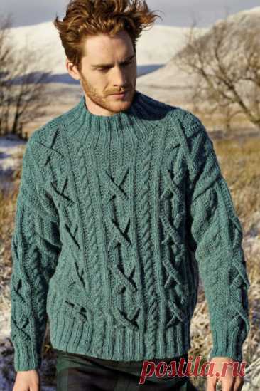 Мужской пуловер спицами с узором из кос Размеры: XS (S, М, L, XL, XXL. 2XL)Обхват груди: 97, 102, 107, 112, 117, 122,127 смВам потребуется: 15 (17,18.19, 20, 22. 23) мотков бирюзовой Teal 725 пряжи Felted Tweed Aran (50% мериносовой шерсти, 25% альпака, 25% вискозы, 87 м/ 50 г); спицы № 4 и № 5, круговые спицы № 4,...