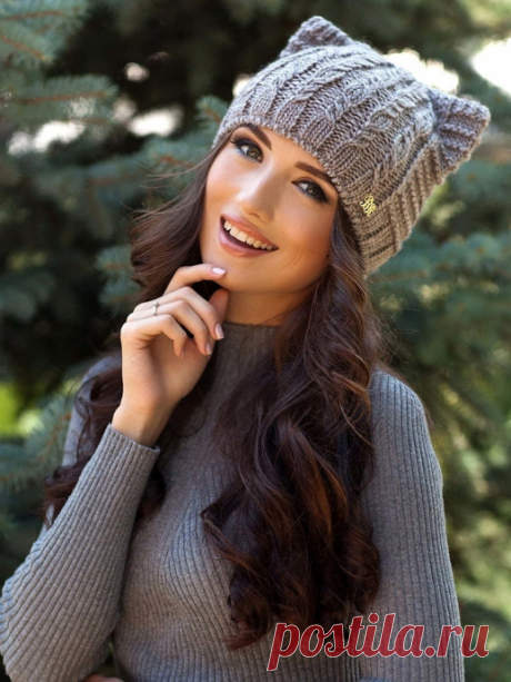 Шапка кошка с косами Нам понадобится:пряжа (50% мерино или альпака, 50% акрил, 100 грамм на 200-220 метров);сп. № 3,5 – 4,5.Эта шапка подойдет и для 7-8-летнего ребенка, и для взрослой женщины.Узоры:2 п. вм. л. вправо: вводим правую сп. во 2-ю, потом в 1-ю п. левой сп. и провязываем их вм. л. за передние...