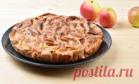 Шарлотка с яблоками на сковороде – самый простой рецепт | Дачная кухня (Огород.ru)