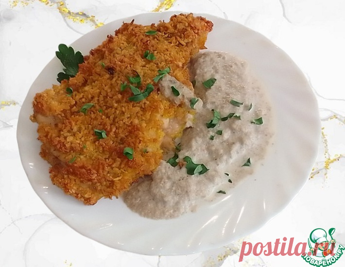 Куриный шницель в чипсах с грибным соусом – кулинарный рецепт